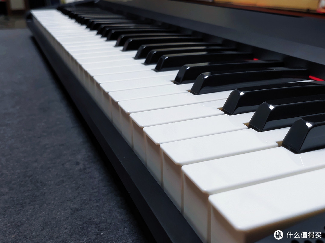 买传统钢琴前的过度，适合钢琴新手的入门级智能电子琴