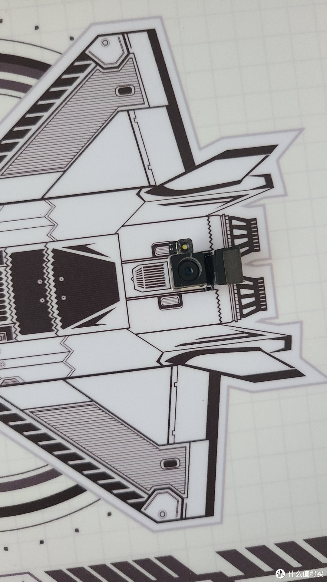 摄像头摆放在飞机尾部感觉好看些开始摆放零件喽4s是世界上最难拆解的