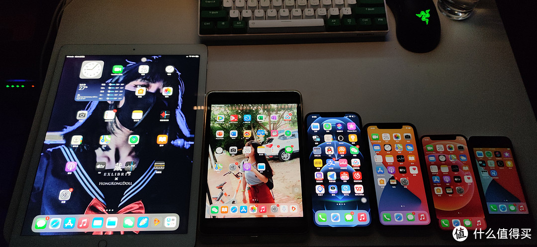 左到右：17年ipad pro、ipad mini5、12 promax、iphone X、12mini、se初代