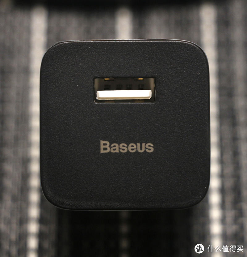 磁吸平放双无线充电——Baseus 倍思 天鹅 二合一无线磁吸充电支架20W 使用体验