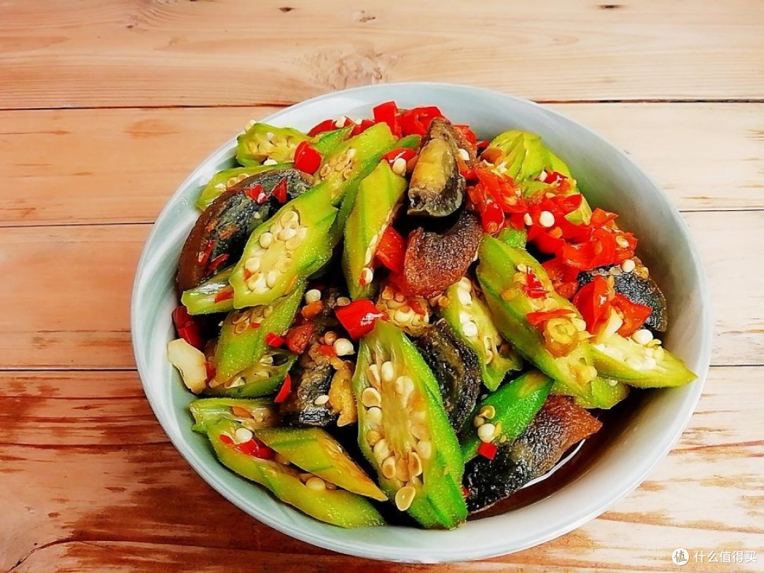 高温天气做菜要快，一家四口的午餐，3道菜荤素搭配，吃得很满足