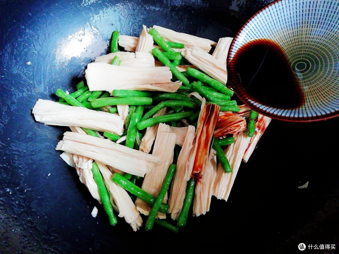 夏天多给老人孩子做这道菜,好吃又营养,10分钟就能上桌