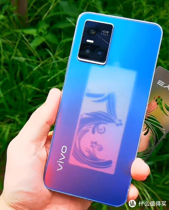 不光拍的好，还更好看了，可光致变色之vivo S10 Pro手机测评