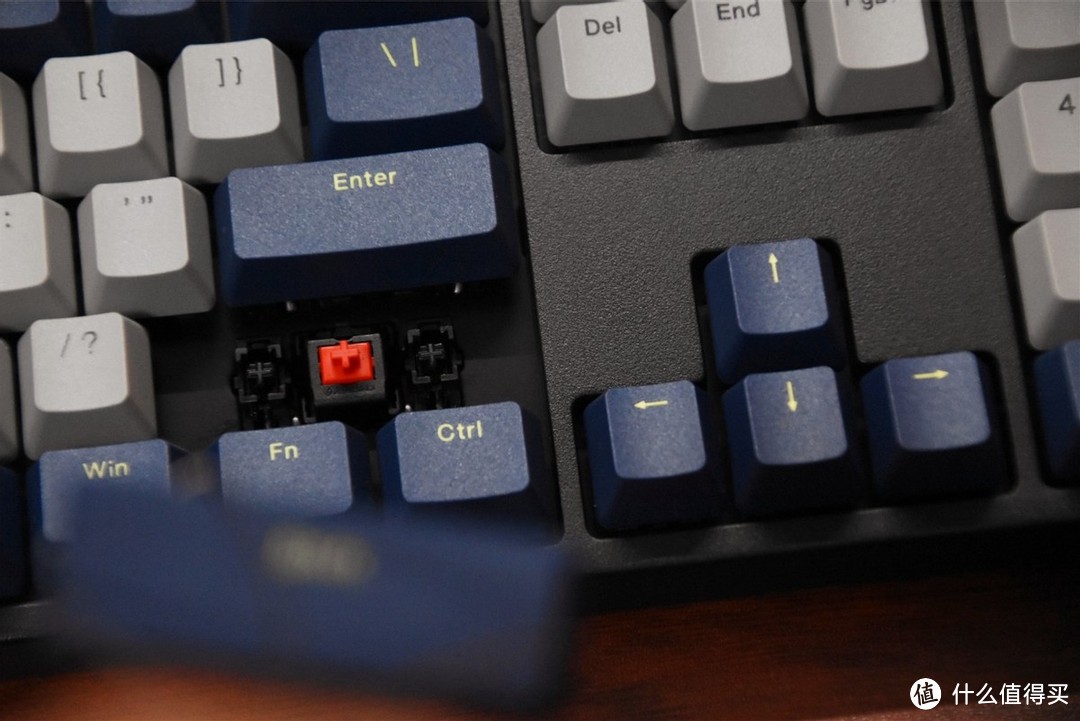 更适合学生使用的机械键盘，IKBC W210无线+红轴，机能主题更带劲