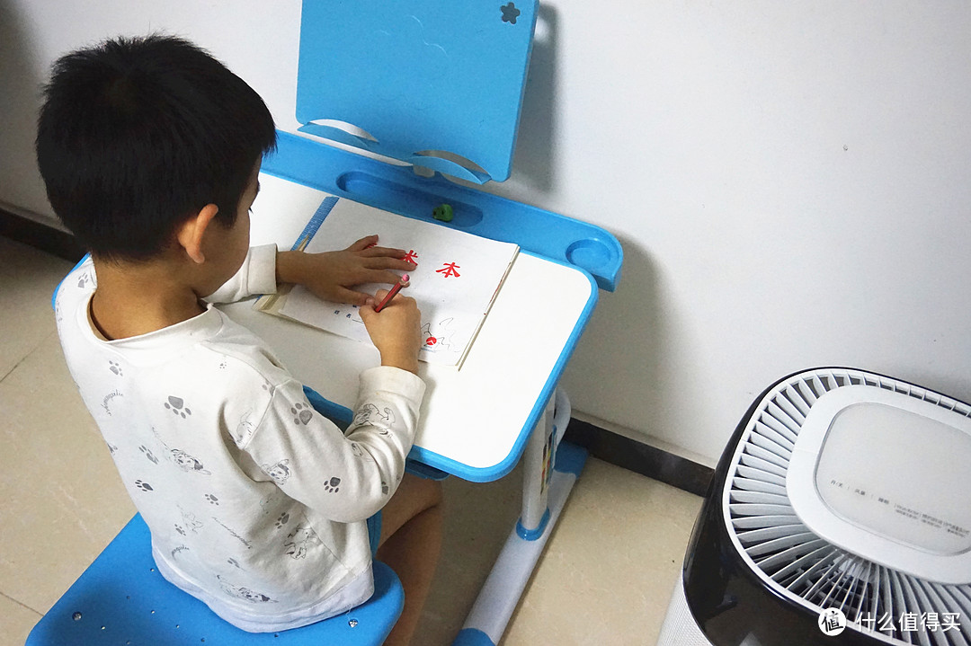 为孩子正确的坐姿保驾护航—护童习惯星学习桌椅10天真实体验测评