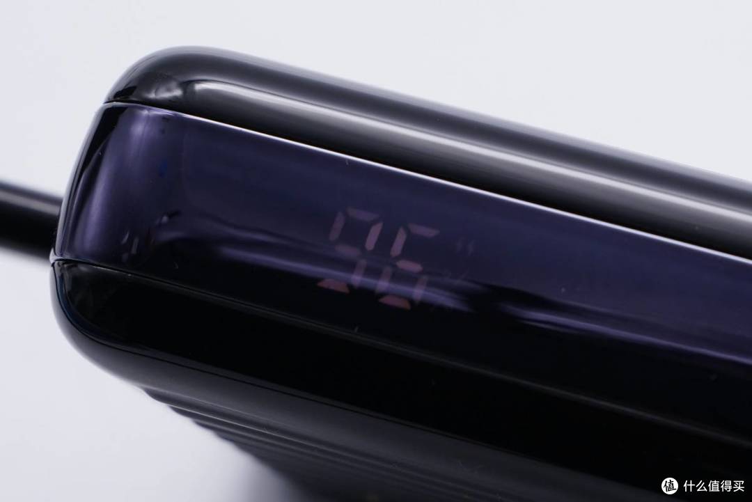 可以满足笔记本电脑的功率需求,征拓C2百瓦快充充电宝评测
