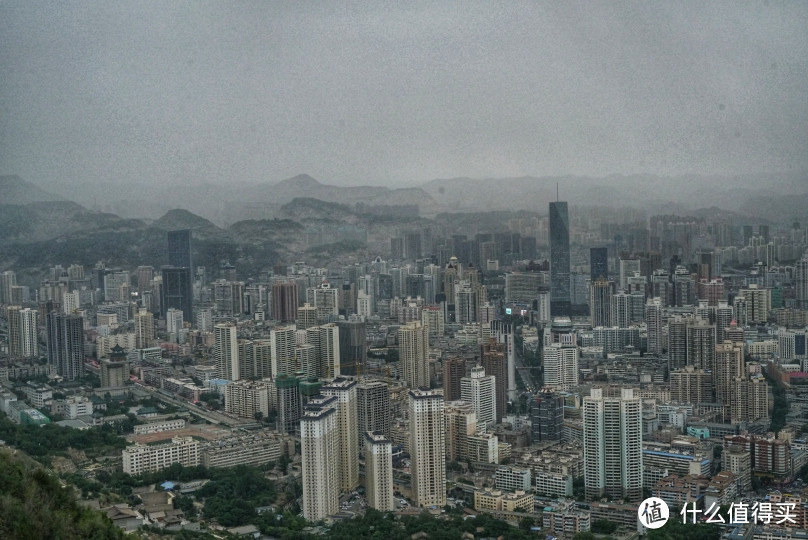 雨中漫步，正合了兰山烟雨的意境