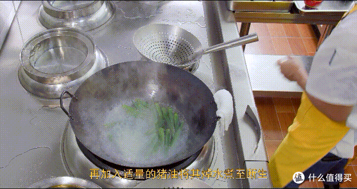 厨师长教你:“秋葵炒蛋”的家常做法,清脆爽口,营养美味