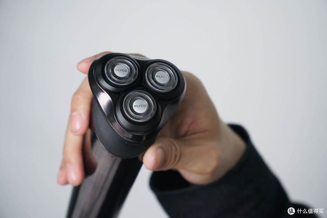 没有开关的剃须刀浑身都是黑科技飞科fs925剃须刀体验