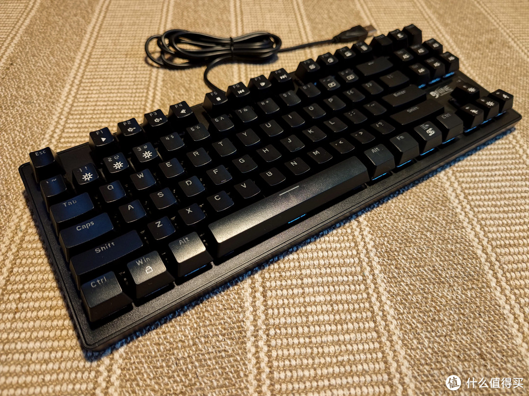 穷人法拉利￥69块钱德味儿fuhlen富勒87l炫彩机械键盘开箱晒单