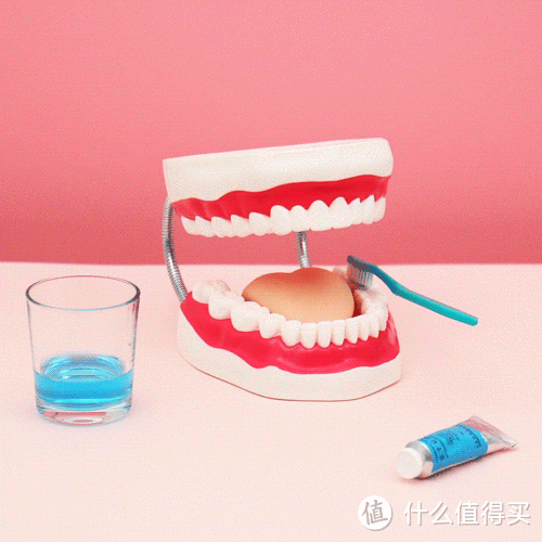 牙龈出血时，只用某广告宣传的功能性牙膏就行吗？
