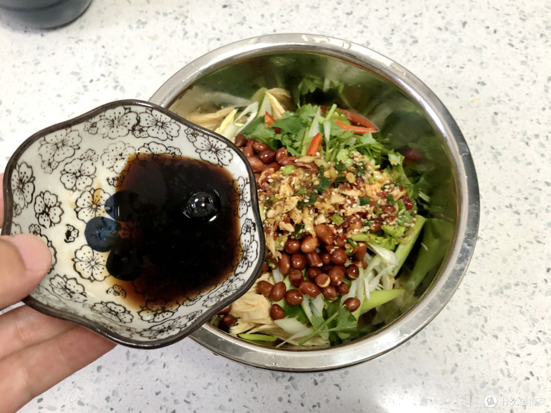 做凉拌腐竹,泡腐竹用热水还是凉水?看完大厨的做法,比吃肉还香