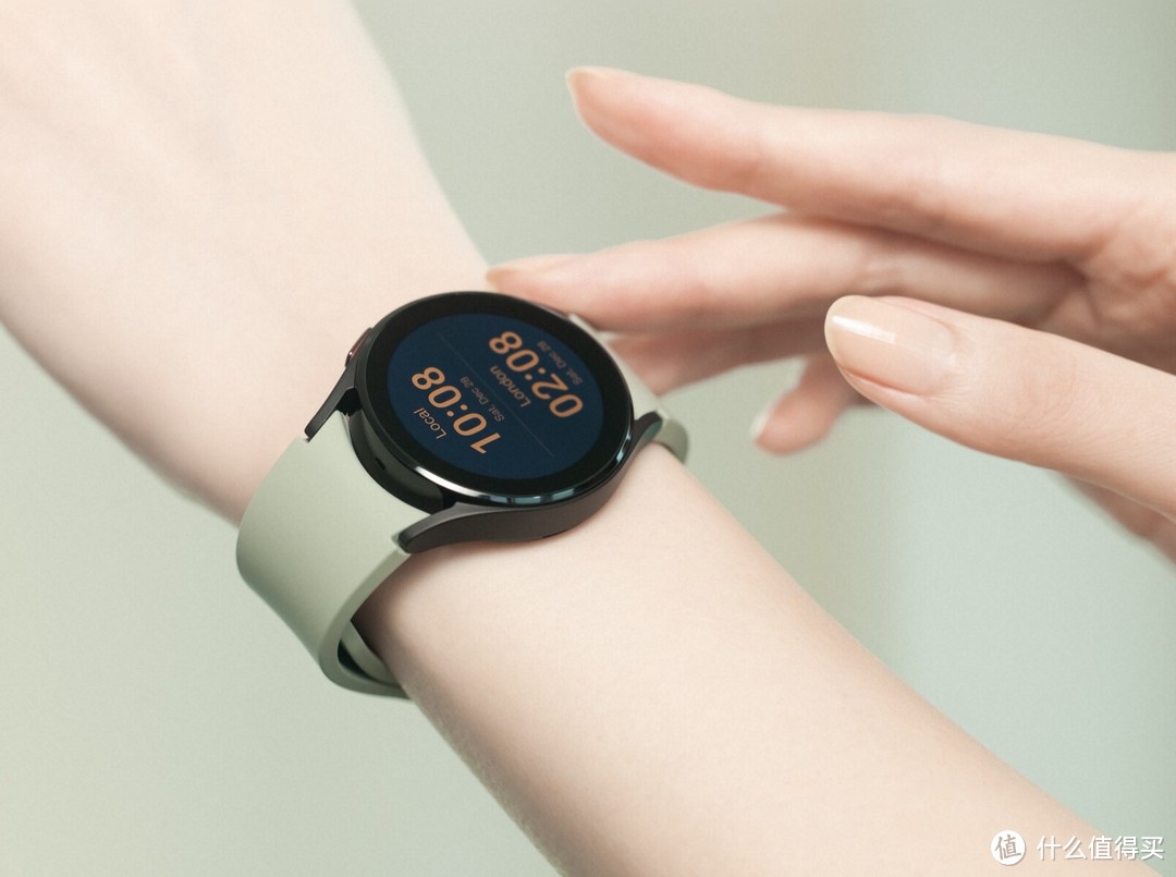 三星发布Galaxy Watch4系列智能手表，更快的处理器、全方位身体监测、运行Wear OS系统