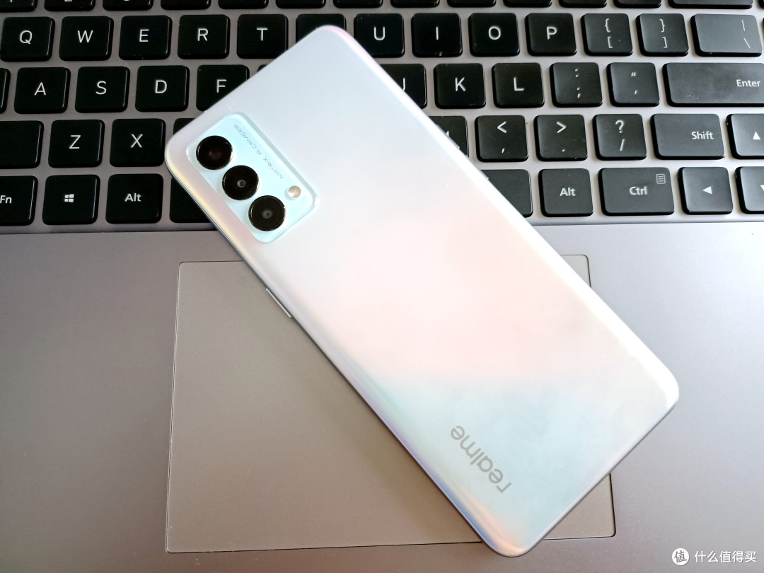 realme GT 大师版上手体验：除了骁龙处理器+120Hz屏，颜值