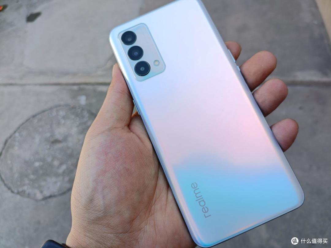 realme GT 大师版上手体验：除了骁龙处理器+120Hz屏，颜值