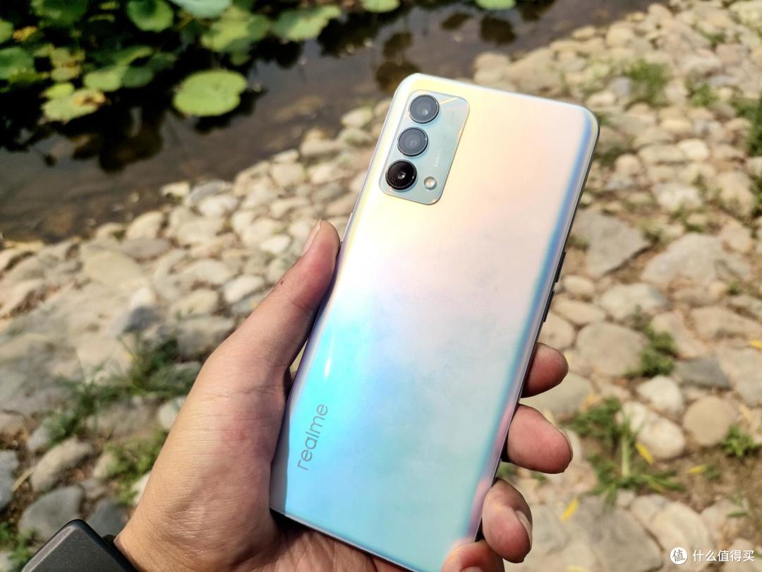 realme GT 大师版上手体验：除了骁龙处理器+120Hz屏，颜值
