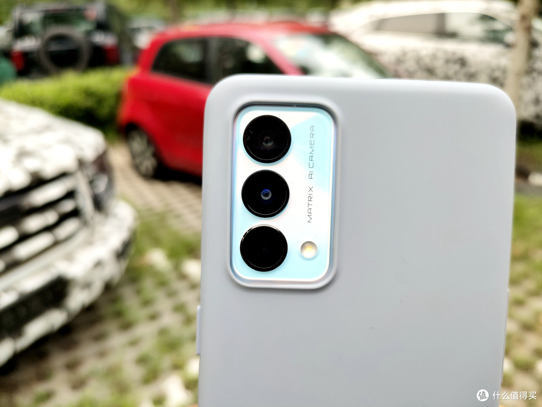 realme GT 大师版上手体验：除了骁龙处理器+120Hz屏，颜值
