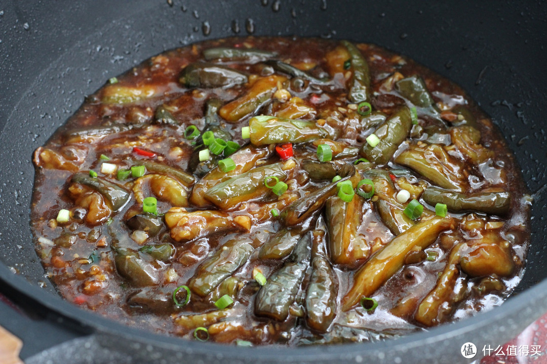 茄子我就服这做法，酱香浓郁软糯入味，比肉还抢手，米饭要备足！