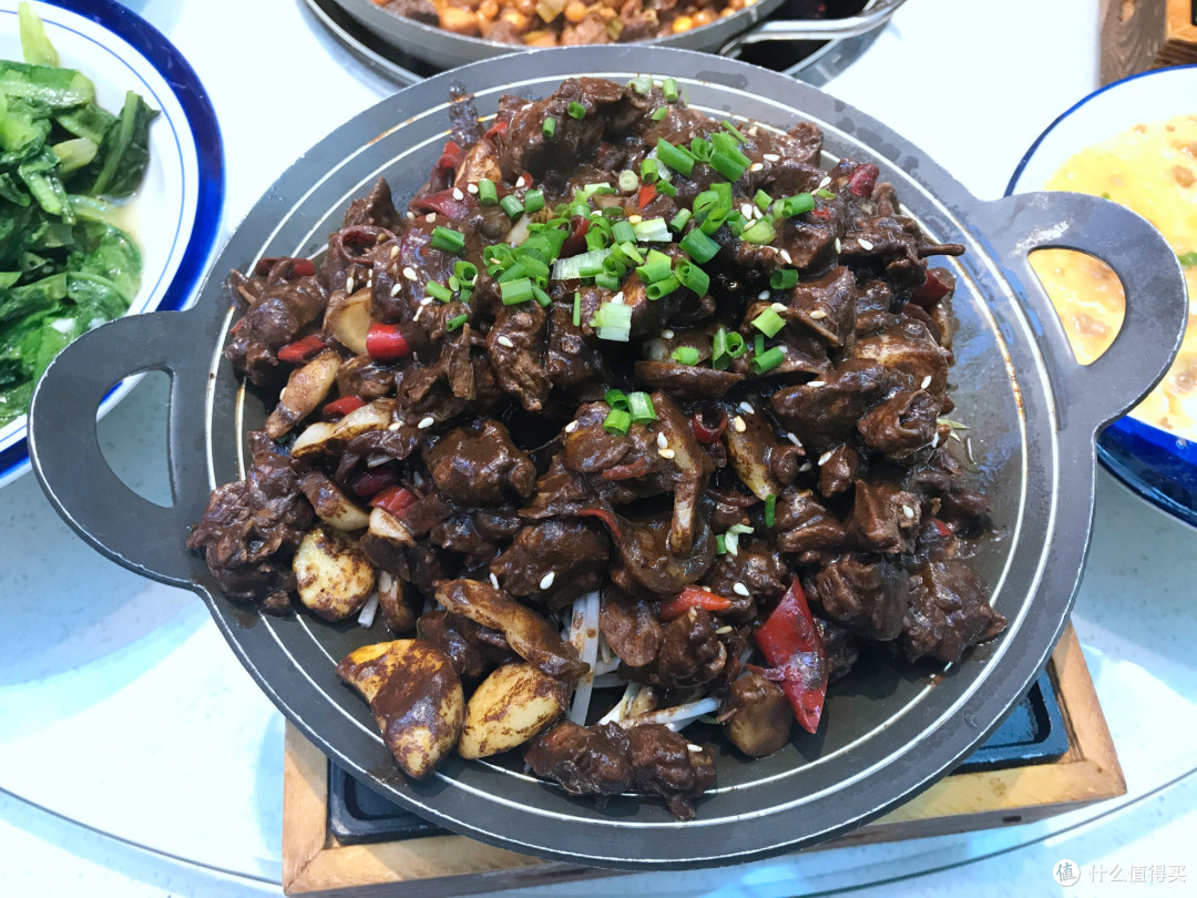 下馆子贴秋膘,12菜2点心不到350元,您看值不值?