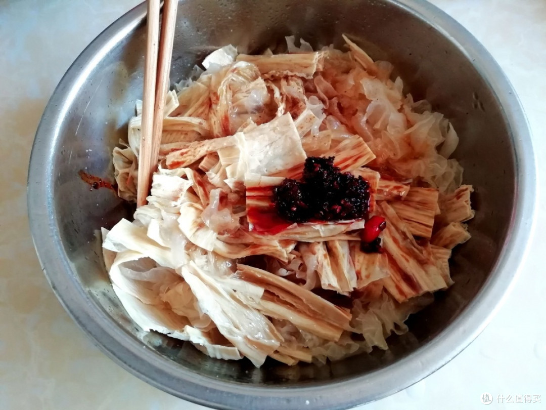 腐竹和它是天生一对,这样做营养又开胃,女人孩子吃最适合