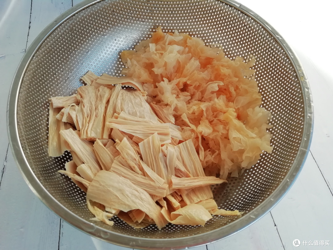 腐竹和它是天生一对,这样做营养又开胃,女人孩子吃最适合