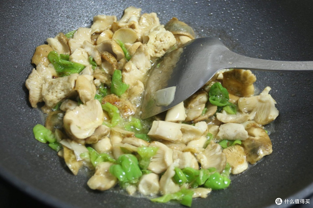 红伞伞遇上厚底锅 九阳晶钻,网友惊呼:不用躺板板