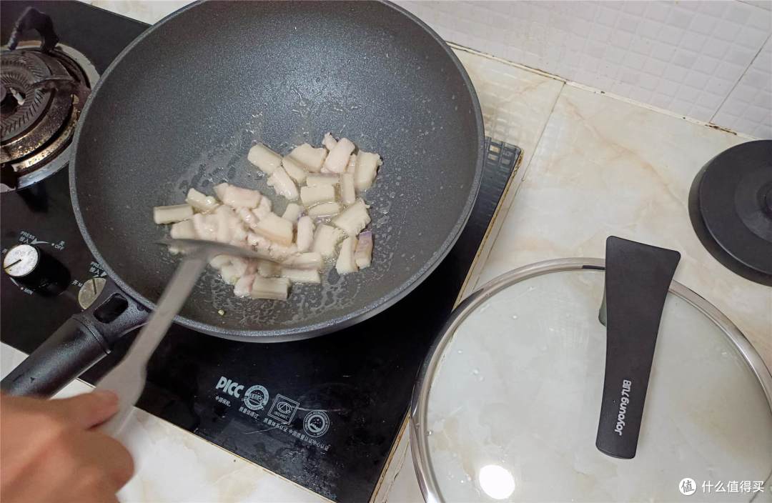 晶钻耐磨技术加持!九阳不粘锅评测:轻松感受极致的爆炒乐趣