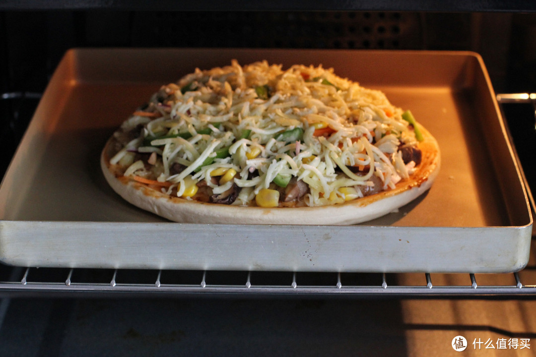 自制美味诱人的大披萨，瀑布拉丝老过瘾了，比必胜客里的还好吃！