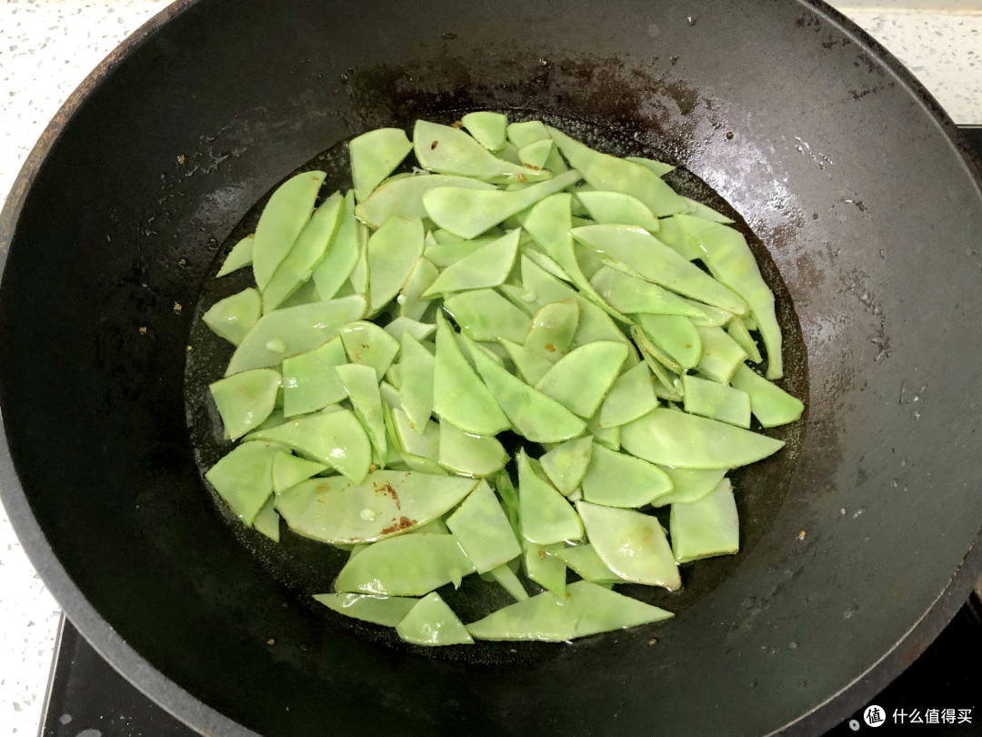 这种豆角人称“懒人菜”，果实如刀，鲜嫩正当季，拌面吃特别香