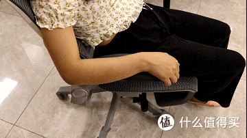 电竞or工学椅？实际体验后，我更倾向于网易严选3D腰靠人体工学椅
