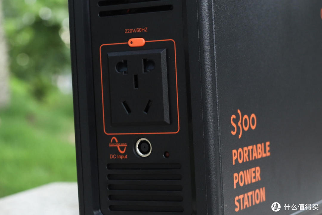 220V户外“便利电”解决露营用电难题，aigo户外储能电源带来了什么？
