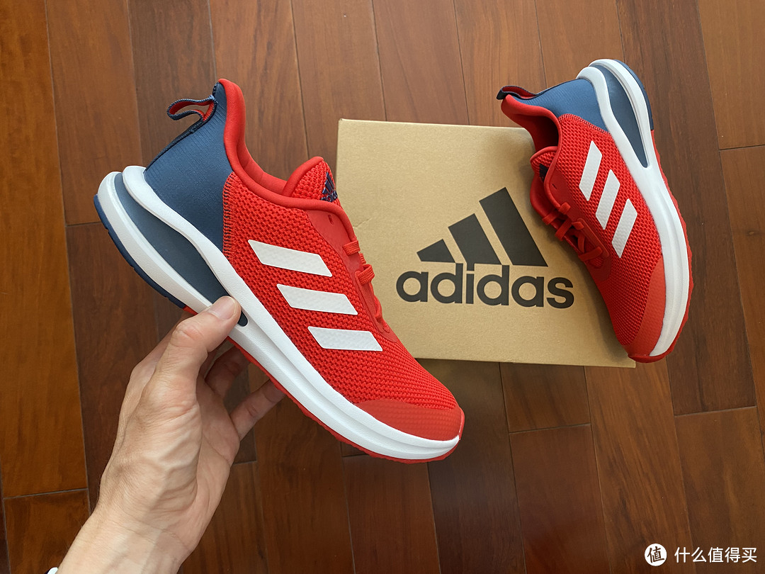 轻便的adidas FortaRun FY1337运动鞋