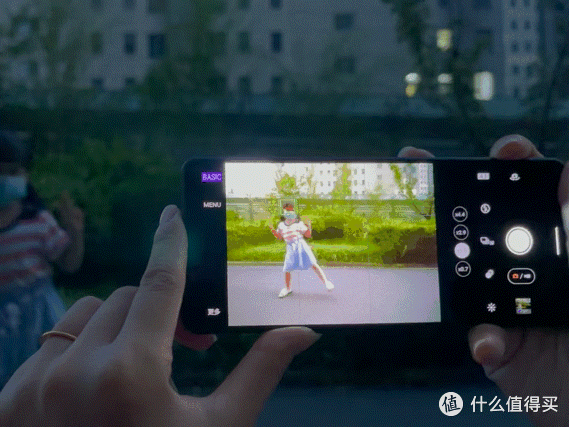 买相机送手机?不吹不黑,上手体验。口袋里的微单_索尼Xperia 1 III