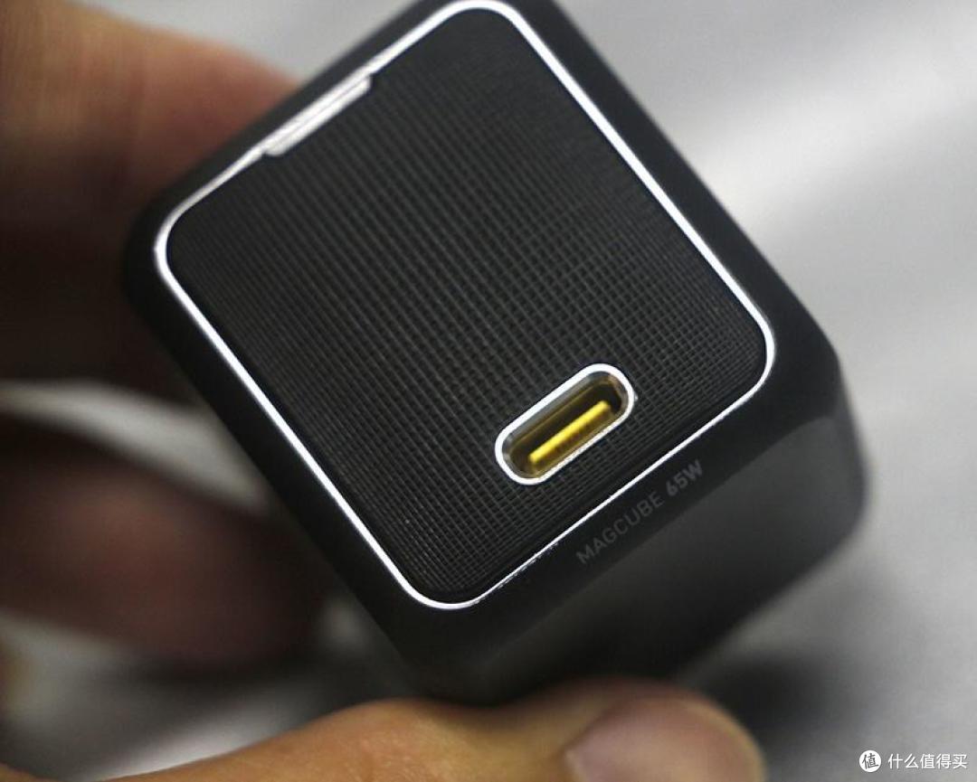 体积小散热强——AOHi 65W GaN 氮化镓充电头 使用体验