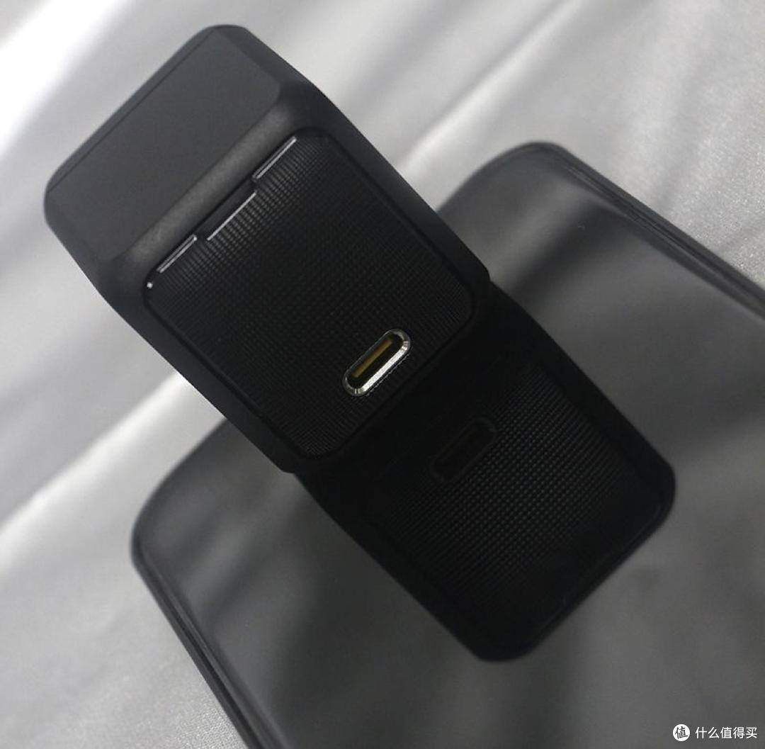 体积小散热强——AOHi 65W GaN 氮化镓充电头 使用体验