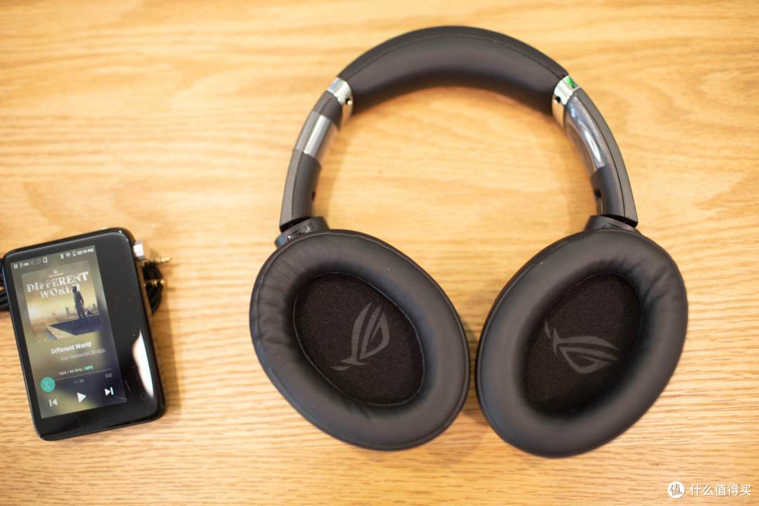 三频均衡，佩戴舒适，降噪加持，ROG Strix GO BT耳机，出街新选择