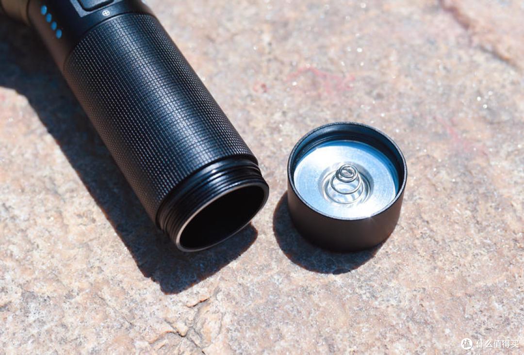 性价比高到惨烈，极低的价格，极高的效率-纳拓户外强光手电