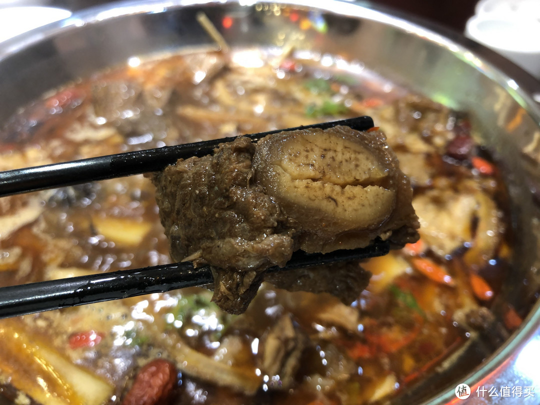 装修特“土”，味道超棒，菏泽这家牛肉火锅158元5人吃嗨，特值