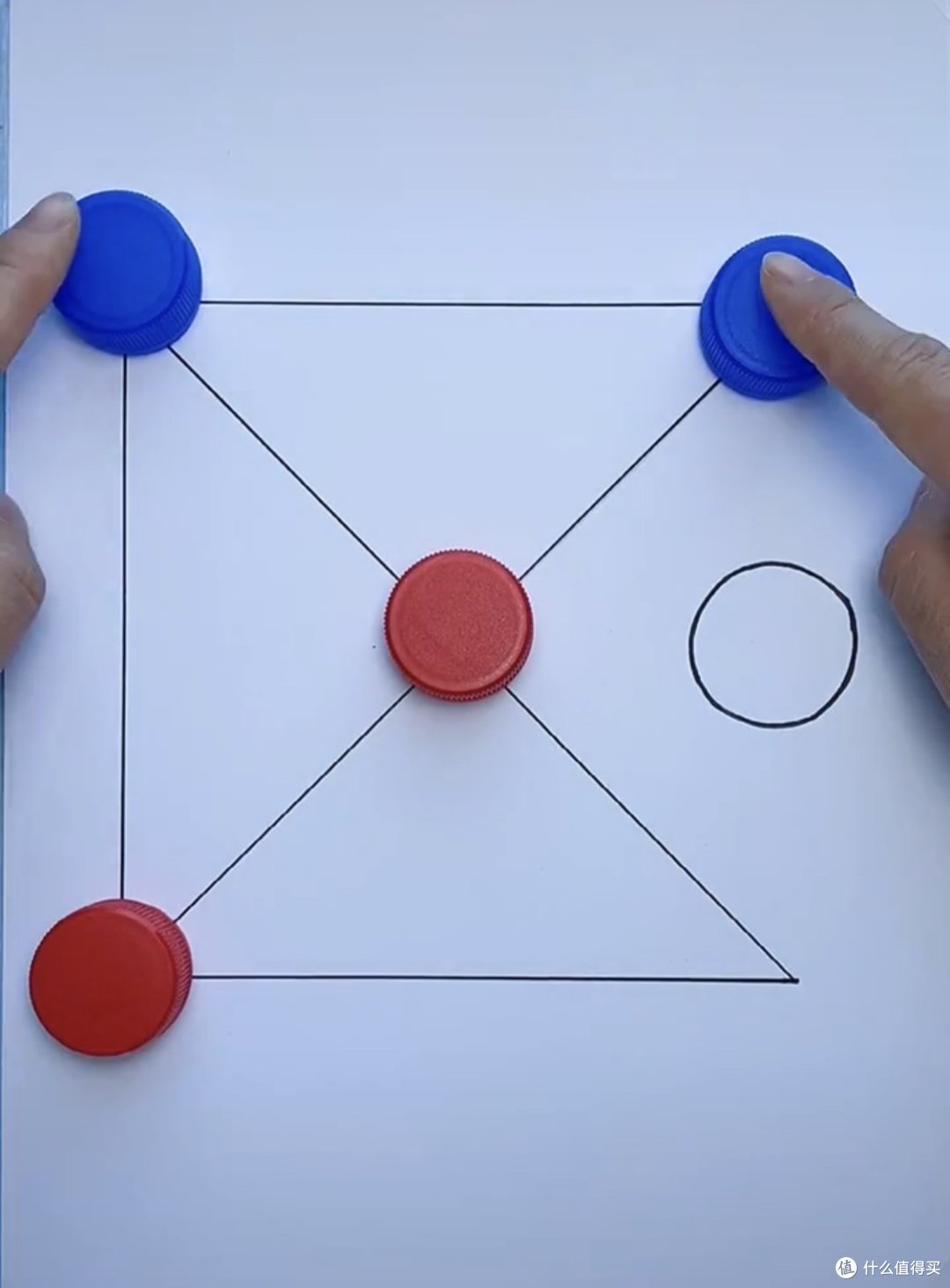 适合家长陪孩子在家玩的低成本棋子游戏,专治熊孩子