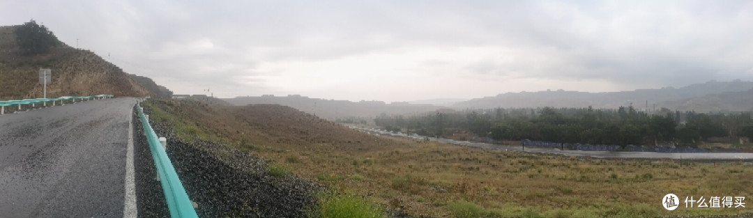 雨中骑行路