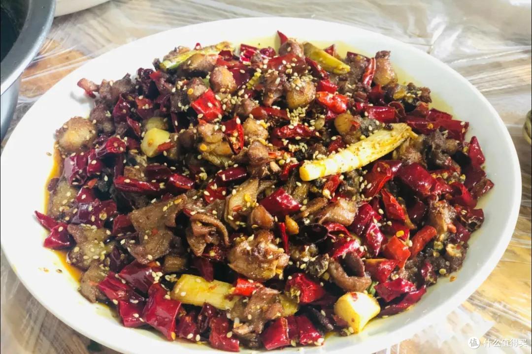 成都高铁0.5h的好好吃小城，满大街的老店动不动就是20年起步！