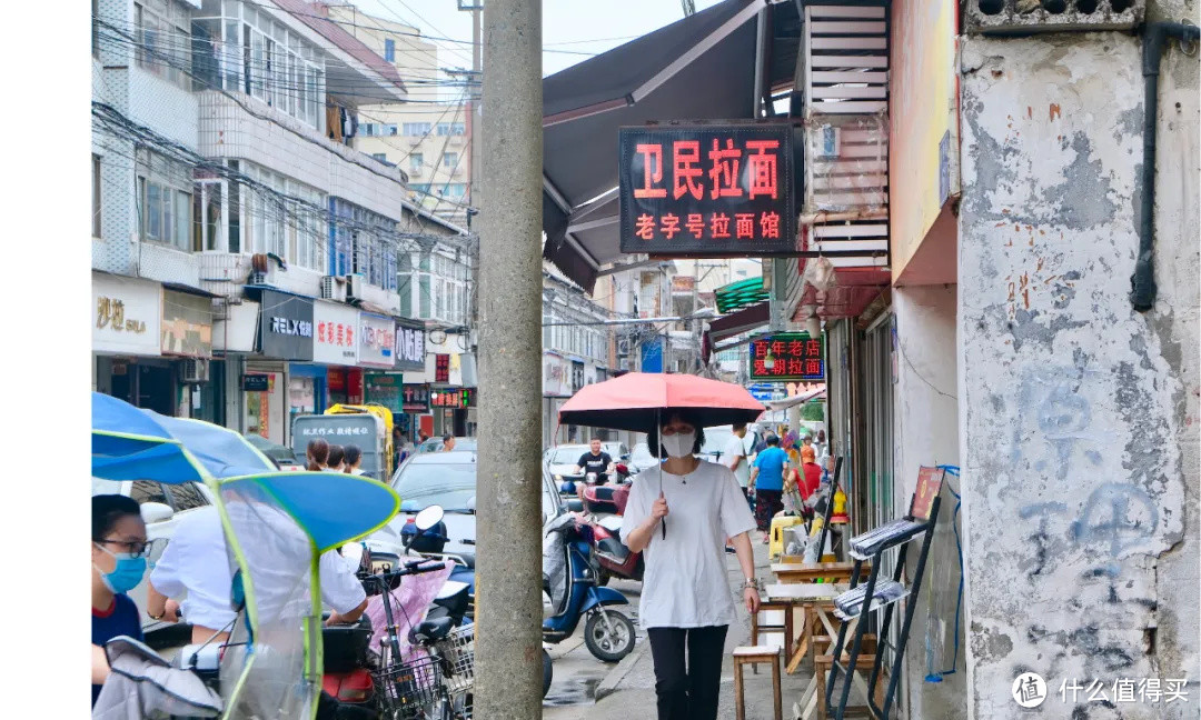 sj…当时放暑假去临安找同学,大家都爱跟着爱豆的风格穿搭,当时吕家