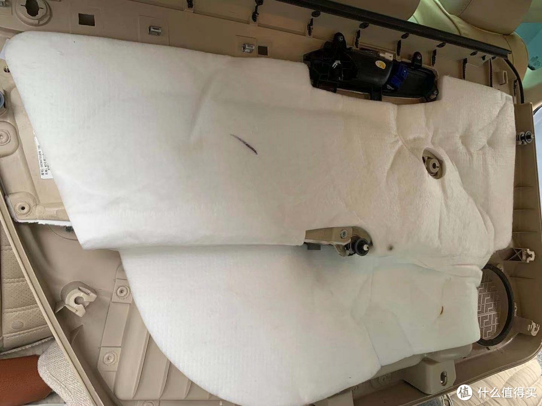 原车隔音棉,还是挺厚实的.