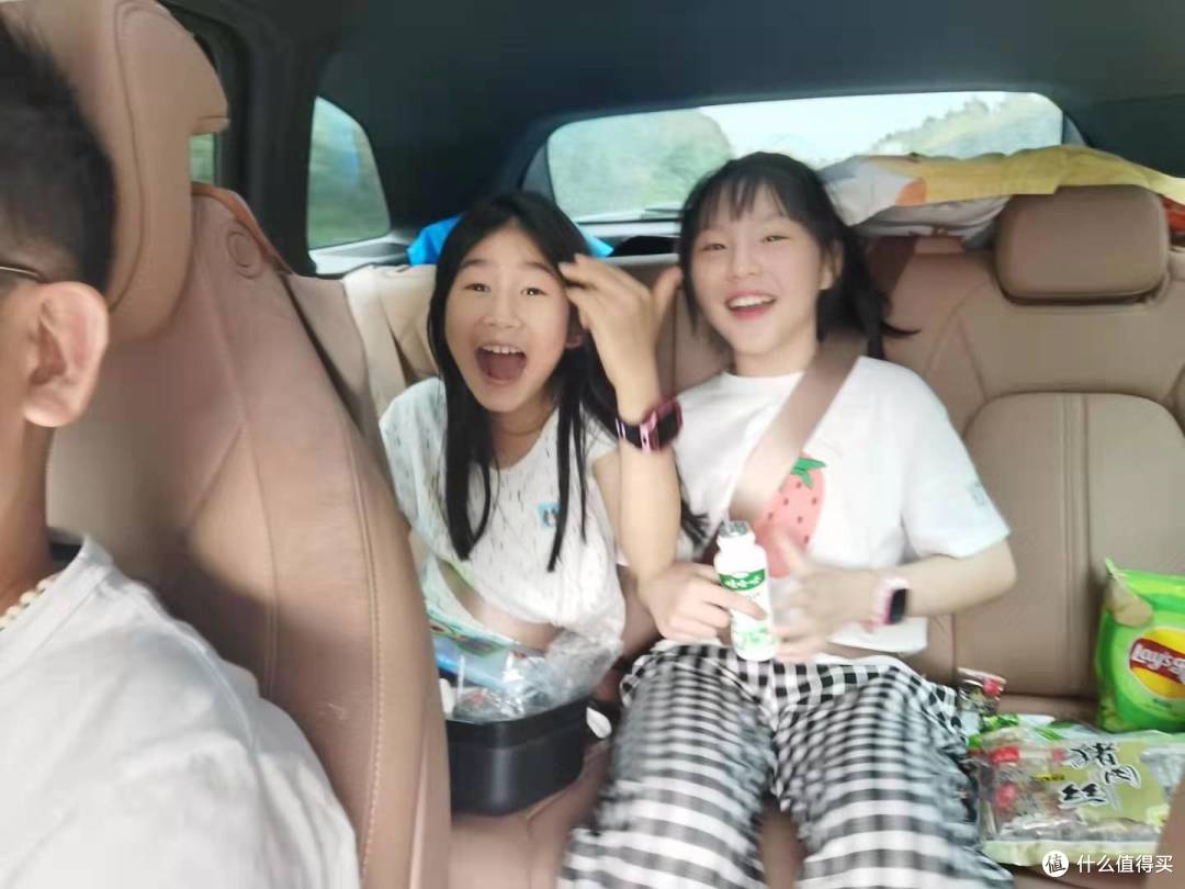 两个小家伙终于汇合了,比我们开心多了