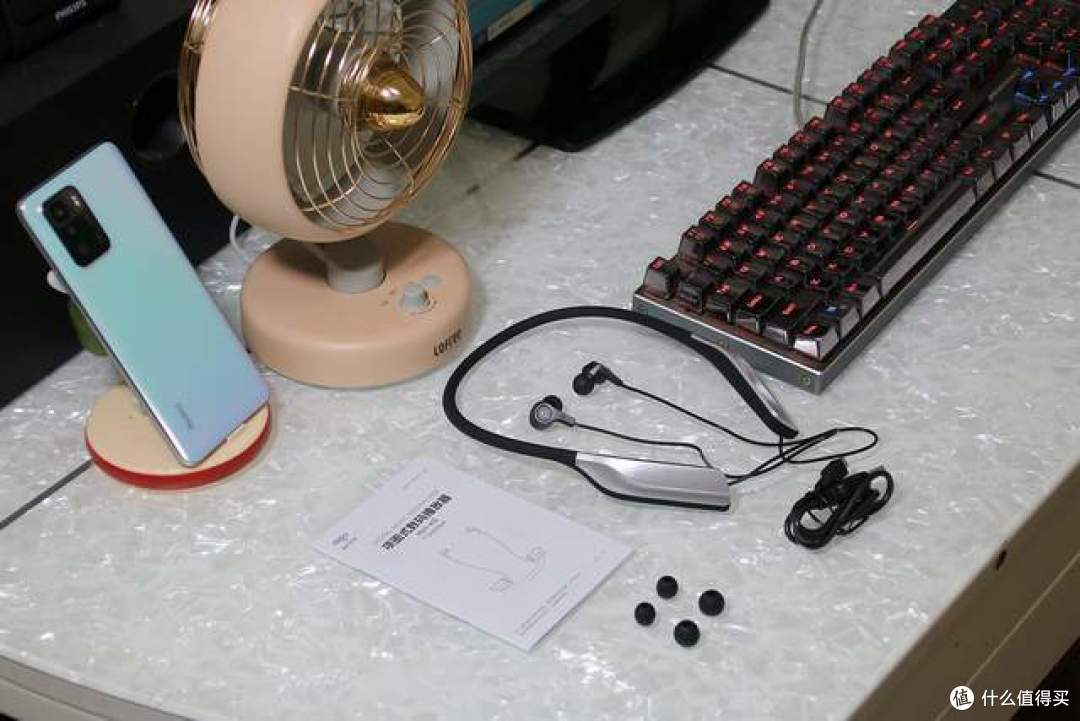 两种玩法的蓝牙耳机你听说过吗？aigo项圈式数码播放器了解一下！