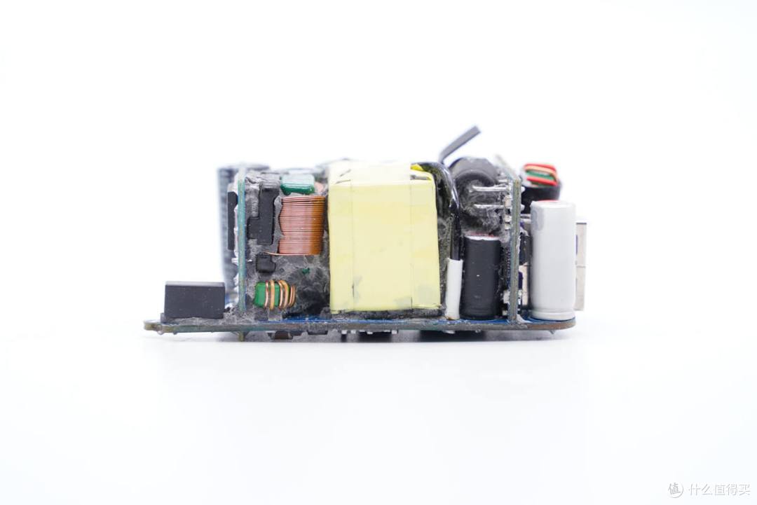 拆解报告：UGREEN绿联65W 2C1A氮化镓快充充电器CD244