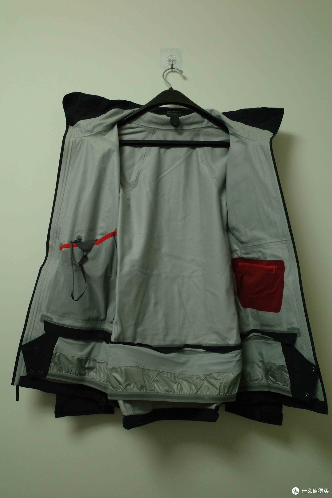 打开衣服的内里