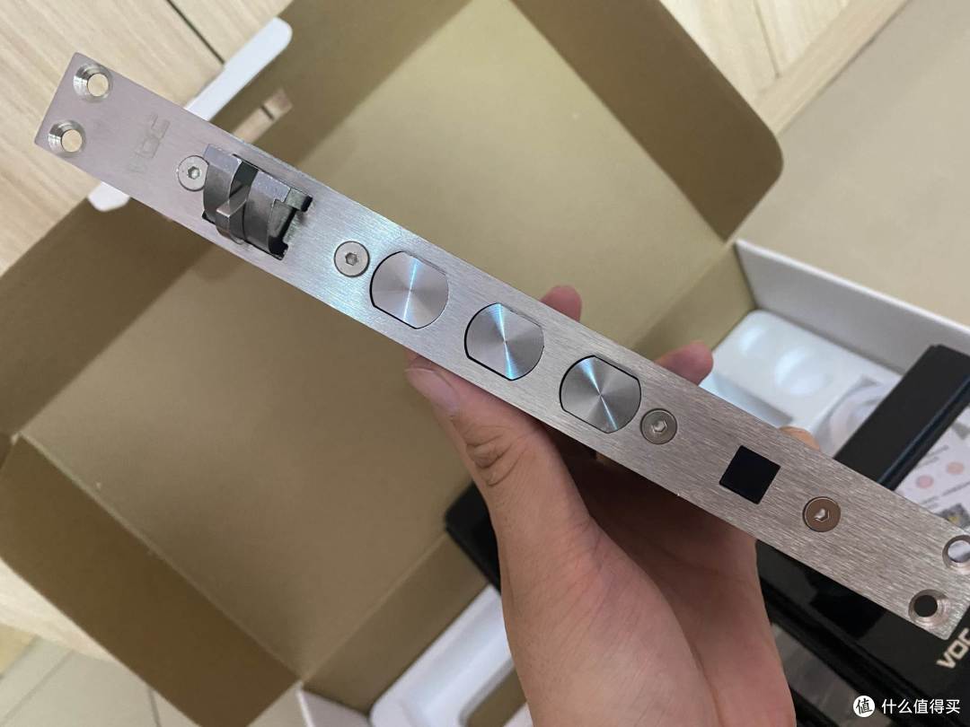 华为智选VOC智能门锁S体验:指纹锁手机一碰解锁,回家更方便