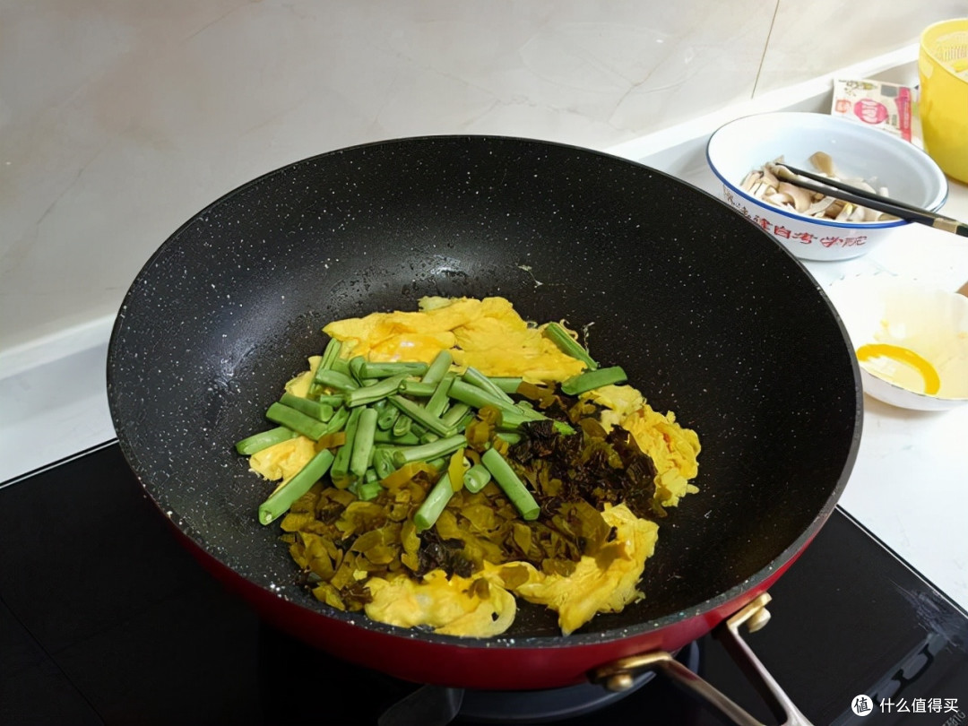 快盘它!买块豆腐炒年糕,鲜美好吃到发抖,比肉好吃还不贵