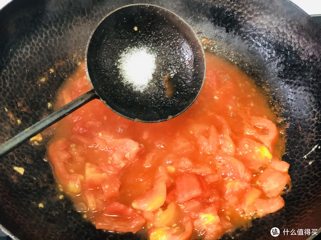 番茄炒鸡蛋怎么做才好吃？掌握4个实用小技巧，汤汁浓郁无腥味儿